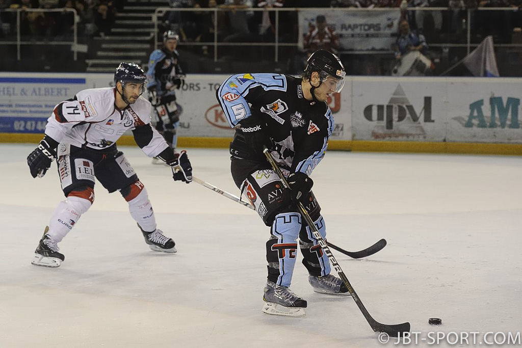 Coupe de France ( 16e de finale )
Tours-Angers 03-07
Tours Leader groupe B Division 2
Angers Leader Ligue Magnus